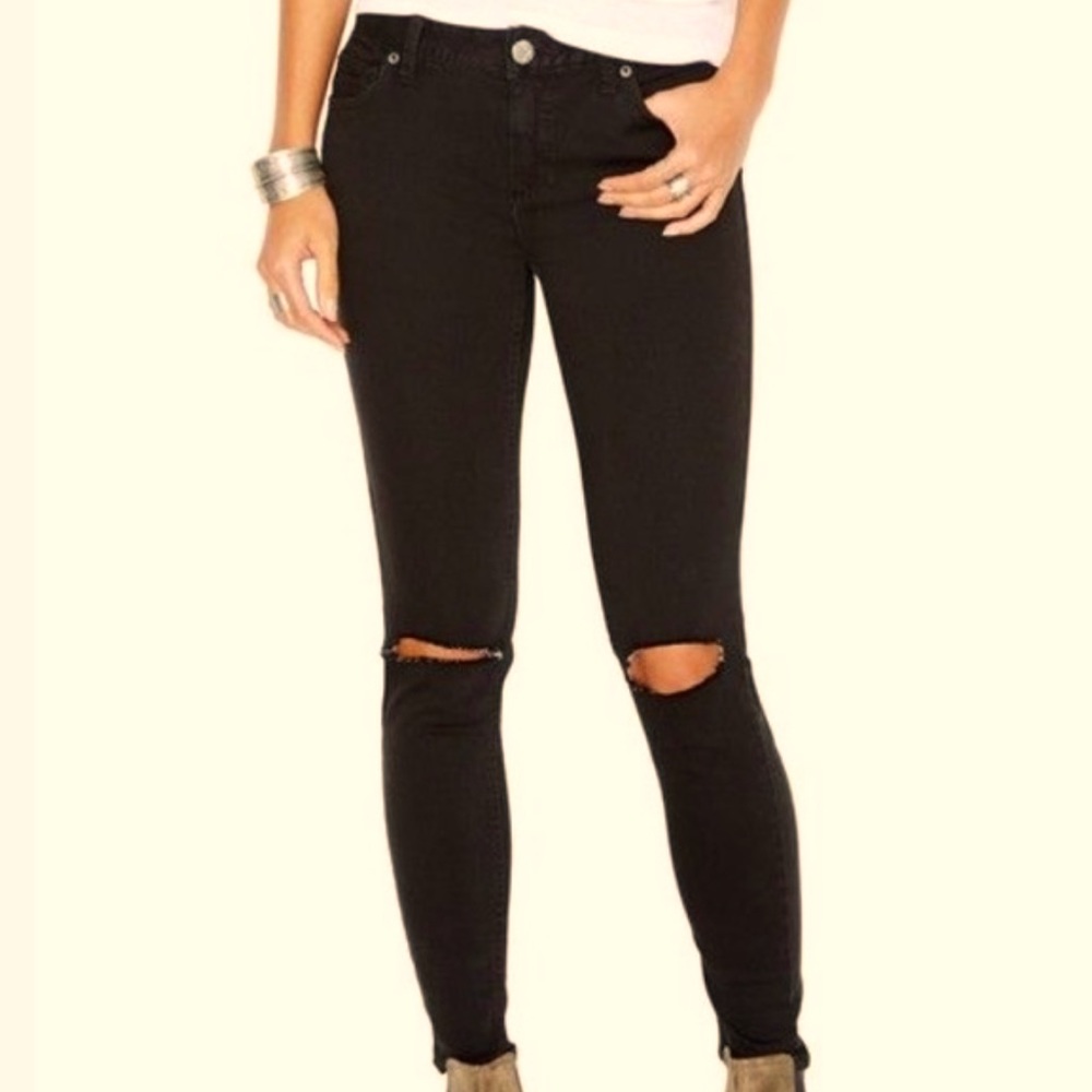 Free People Skinny Jeans with Ripped Knee in Washed Black Size 27